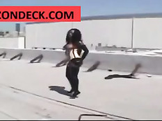 Чёрная красотка Jada Fire разгуливает в корсете и латексных чулках