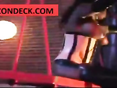 Чёрная красотка Jada Fire разгуливает в корсете и латексных чулках