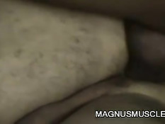 Два мускулистых парня делают минет и ебут друг друга в раздевалке