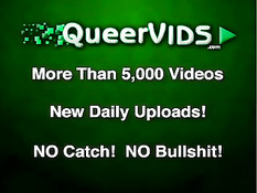 После недолгих любезностей голубые ребята уединились в кровати