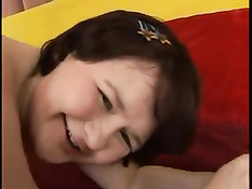 Молодая толстушка в дебютном порно клипе показывает свои умения