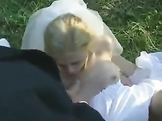 После распития шампанского невеста перетрахалась с гостями свадьбы