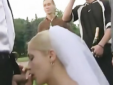 После распития шампанского невеста перетрахалась с гостями свадьбы