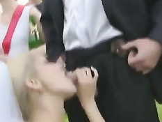 После распития шампанского невеста перетрахалась с гостями свадьбы