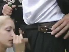 После распития шампанского невеста перетрахалась с гостями свадьбы