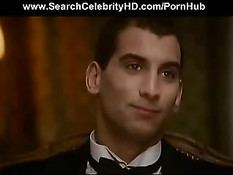 Девка в красивом белье раздевается и занимается сексом с клиентом