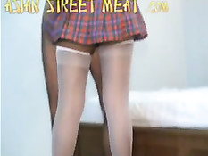 Симпатичная тайская шлюха с маленькой грудью трахается в номере