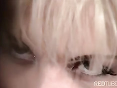 Развратные любительницы латексного нижнего белья ебутся с парнем