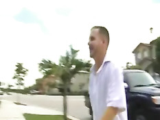 Дилан Райдер сделала минет и вставила член в свою выбритую пизду