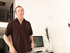 Из под джинсов секси красотки Melanie Rios выступали белые стринги