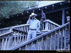 Чем заняться двум ковбоям на диком Западе в отсутствии женщин?