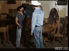 Чем заняться двум ковбоям на диком Западе в отсутствии женщин?