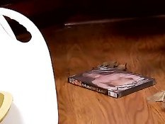 Пока не появился приятель парень дрочил на обложки порно дисков