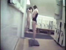 Женская раздевалка и ее прекрасные обитательницы