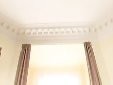 Бисексуальные девочки целовали друг друга и трахались с мужчиной