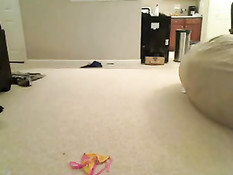 Две молоденькие лесбиянки включили видеокамеру и показали себя