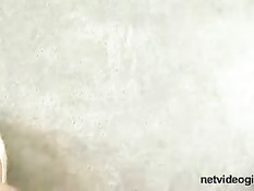 Девушки берут видеокамеру и снимают на неё свои сексуальные утехи