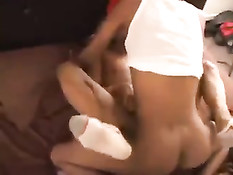 Пацан в красной бейсболке хорошо отсосал член и получил его в зад