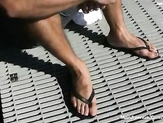 Возбуждённый парень пришёл с озера домой и занялся мастурбацией