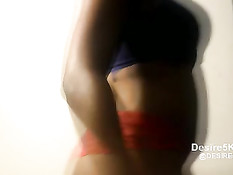 Чёрная девушка в красных трусиках трётся попкой об член и дрочит