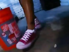 Мулатка Evanni Solei отсосала белому парню на лестнице и дала в попу