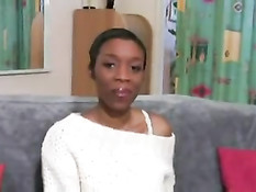 Парень с азиатской внешностью оттрахал темнокожую француженку