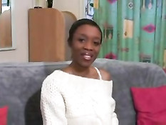 Парень с азиатской внешностью оттрахал темнокожую француженку