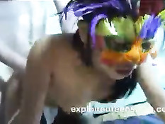 Мужик усадил филиппинку Джульетту на член, а потом отъебал раком