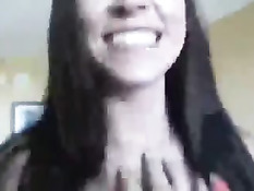 Молодая и очень горячая брюнетка устроила приятелю безумный секс