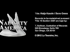 Сексуально озабоченная домохозяйка Katja Kassin трахается с парнем