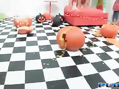 Брюнетка Jayden Jaymes целует подругу и сосёт её маленькую грудь