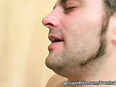 Арианна подрочила парню член своими ногами, а он вылизал ей ступни