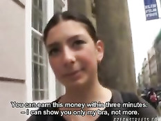 Чешская девка встреченная на улице города за деньги готова на минет