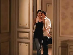 Эротические ласки и стоны трёх сексуальных лесбияночек на кровати