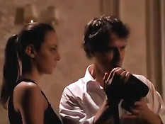 Эротические ласки и стоны трёх сексуальных лесбияночек на кровати