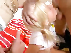 Ребята поставили раком русскую блондинку и оттрахали в рот и пизду