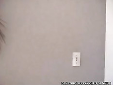 Девка в чёрных чулках делает минет и вставляет в анус секс игрушку