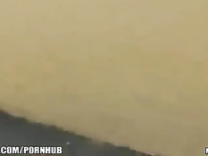 Блондинка обнажается на людях, а после занимается анальным сексом