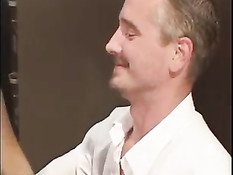 Она пришла к боссу, чтобы при помощи секса продвинуться по службе