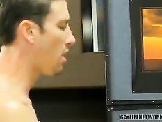 Молодой преподаватель оставил парня после занятий и отодрал в зад