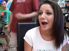 Оргия со страпоном с участием порнозвёзд Aiden Ashley и Tanner Mayes