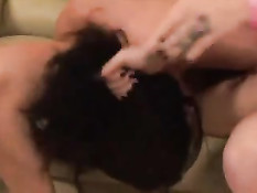 Голые подруги лижут друг друга языками и мастурбируют вибраторами