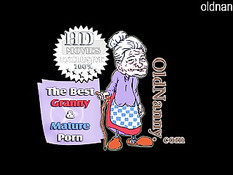 Пожилая дама с волосатым лобком показала девке свой фаллоимитатор