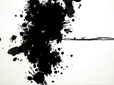 Бесстыжая молодая блондиночка разгуливает голая по улицам города