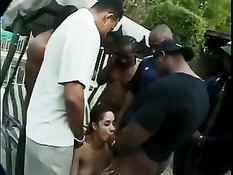 Эта шалава трахалась во дворе с большой компанией чёрных мужиков