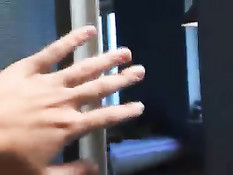 Девушка намывает в душе свою дырочку, а потом ебётся с приятелем