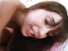 Он обнаружил у своей маленькой подруги сильно разработанный анус