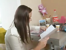 Этой русской проказнице намного лучше даются уроки жёсткого секса