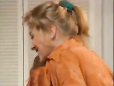 Немецкие девушки раздели парня на кровати и вдвоём сделали минет