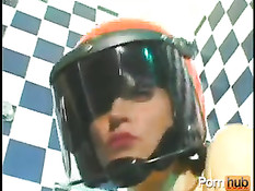 Парень в маске дрочит член наблюдая как девушка бреет свой лобок